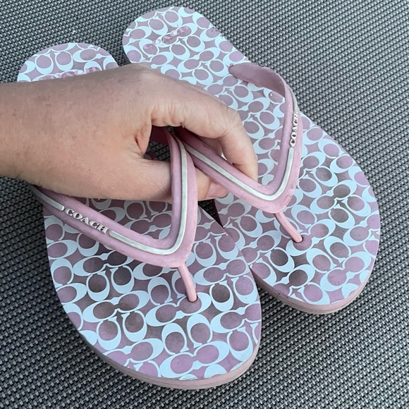 Coach signature flip flops pink white size 9 - Picture 2 of 5